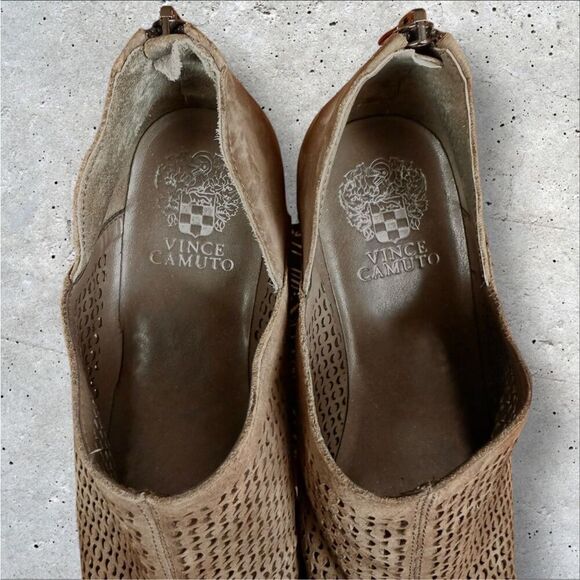 VINCE CAMUTO Paleta Dark Brown/Grey Perforated Nubuck Bootie | US Size 9 (S274) - Picture 6 of 9